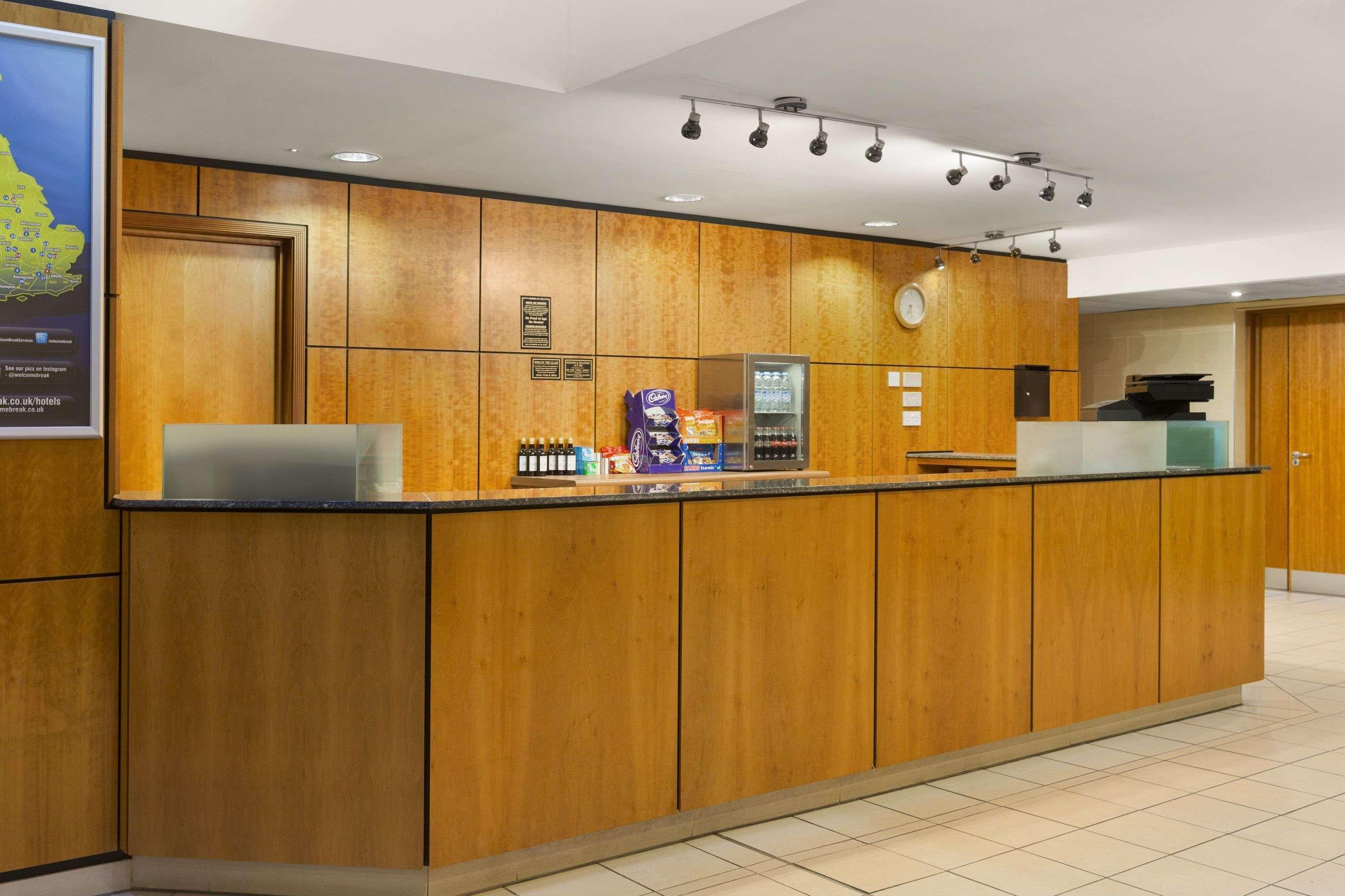 Days Inn Stevenage North Baldock Exterior foto