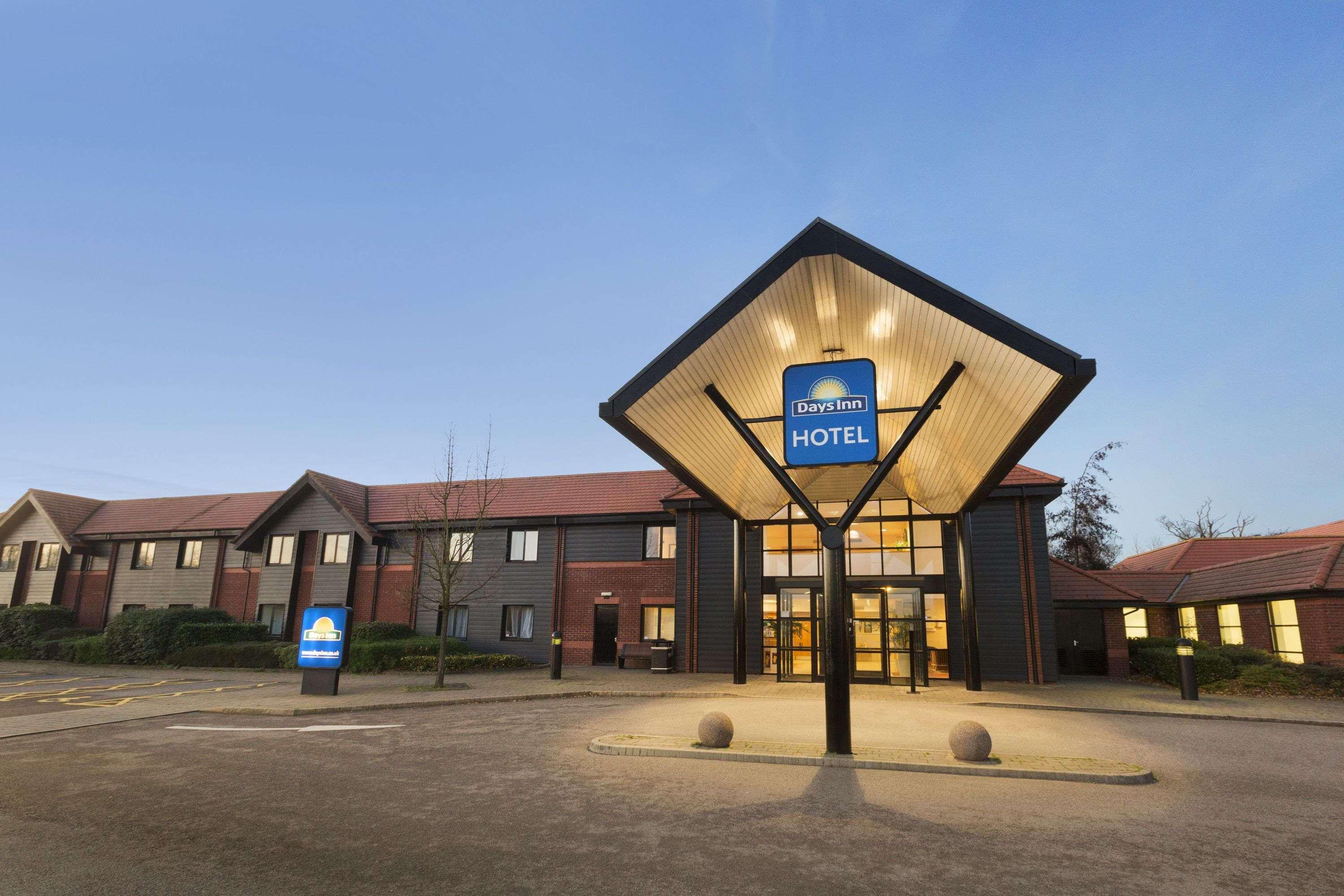 Days Inn Stevenage North Baldock Exterior foto