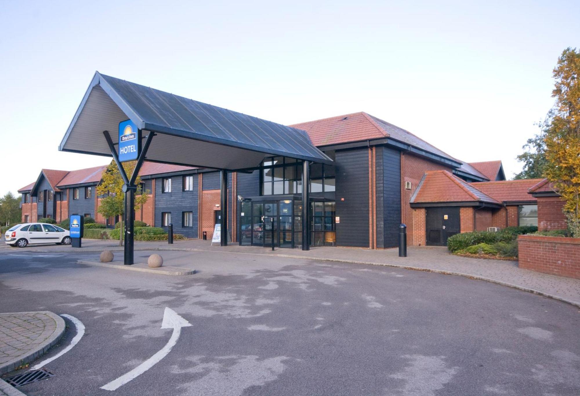 Days Inn Stevenage North Baldock Exterior foto