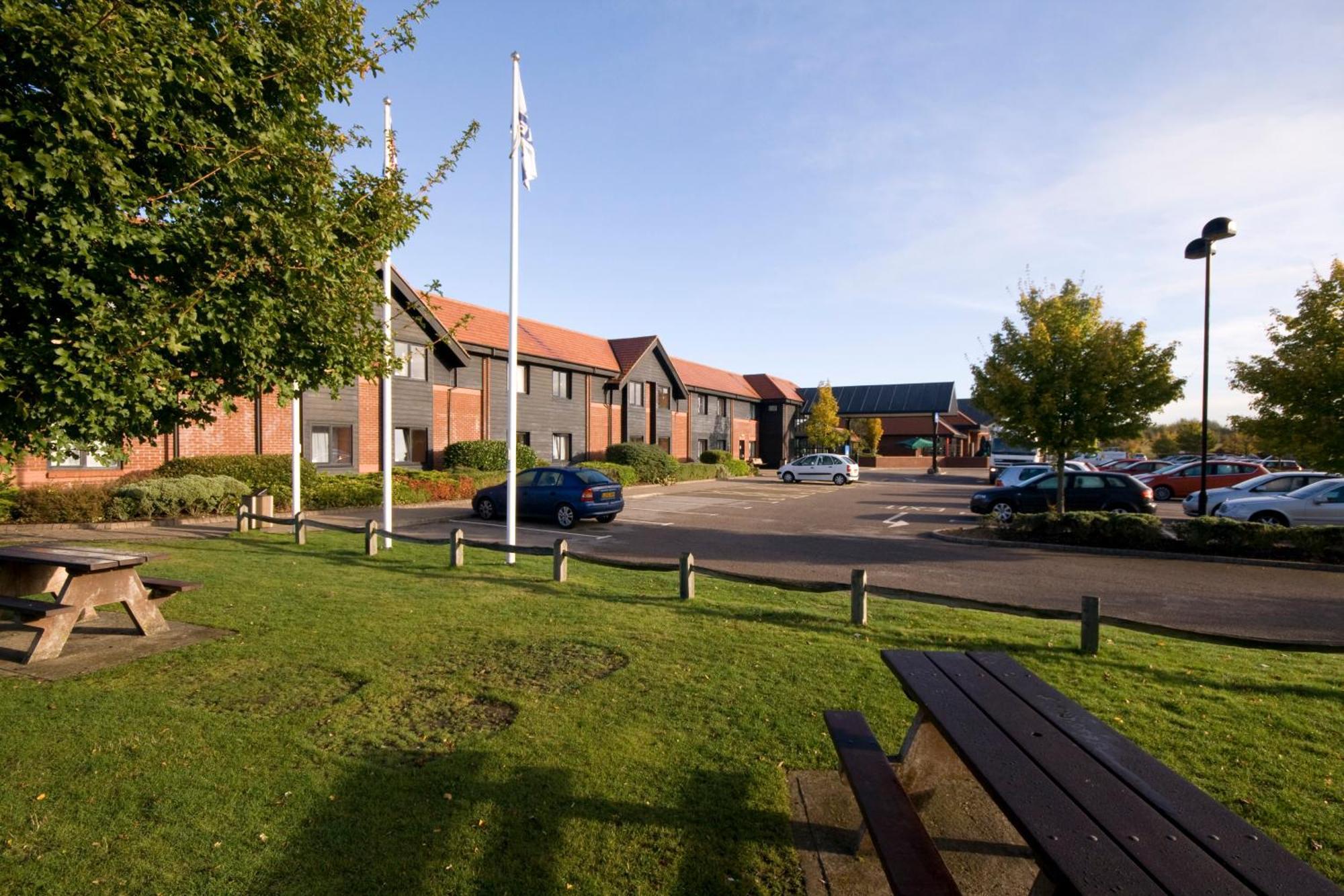 Days Inn Stevenage North Baldock Exterior foto